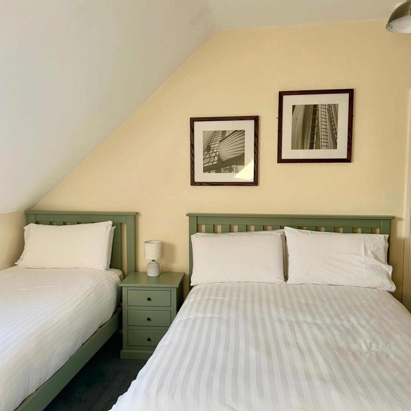 Oliver's Seafood Bar, Bed & Breakfast Cleggan